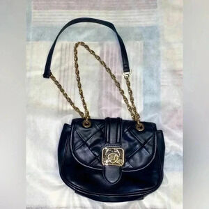 Cute black purse 👛 with crab 🦀  lock decor 🦀